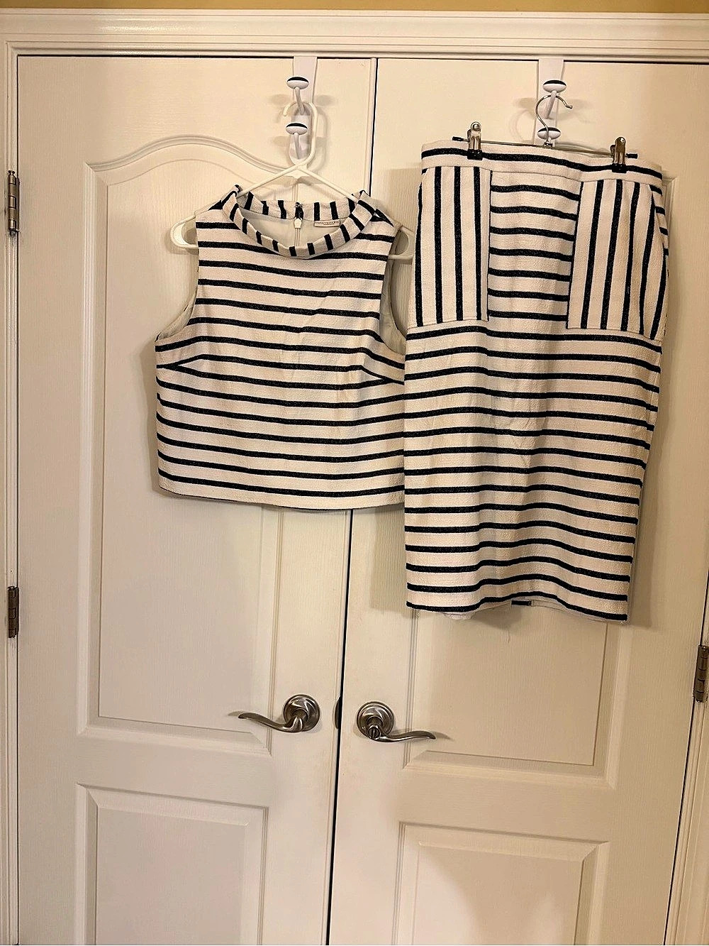 Eva Mendes Striped Skirt Set White & Black with pockets Size 10